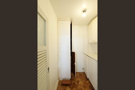 Apartamento à venda com 108m², 3 quartos e 1 vaga Apartamento à venda com 108m², 3 quartos e 1 vagaQuarto de Serviço