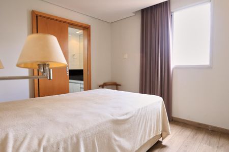 Suíte de apartamento para alugar com 1 quarto, 84m² em Lourdes, Belo Horizonte
