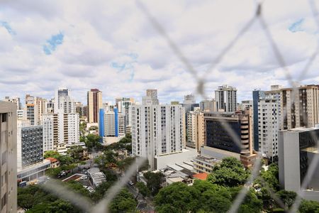 Vista da Sala de apartamento para alugar com 1 quarto, 84m² em Lourdes, Belo Horizonte