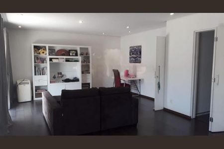 Casa à venda com 4 quartos, 329m² em Granja Julieta, São Paulo