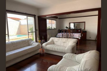 Casa à venda com 201m², 3 quartos e 4 vagas