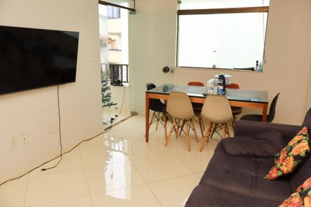 Sala de apartamento para alugar com 2 quartos, 54m² em Jardim Placaford, Salvador