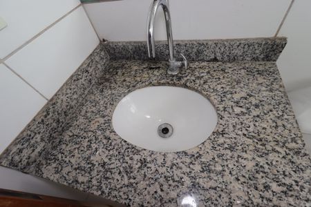 Apartamento para alugar com 84m², 2 quartos e 1 vagaBanheiro - Pia
