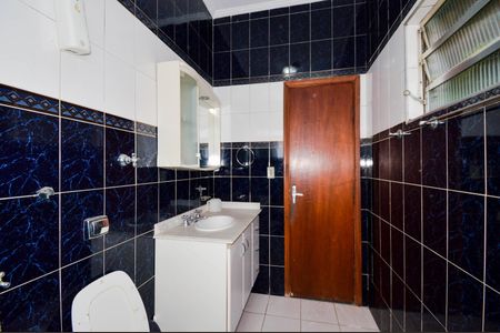 Casa à venda com 250m², 3 quartos e 4 vagasBanheiro