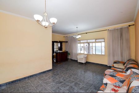 Casa à venda com 250m², 3 quartos e 4 vagasSala