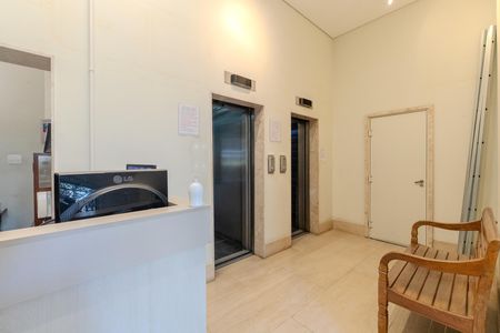 Hall de entrada de apartamento para alugar com 1 quarto, 35m² em República, São Paulo