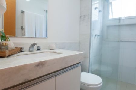 Apartamento à venda com 69m², 2 quartos e 2 vagasBanheiro social 