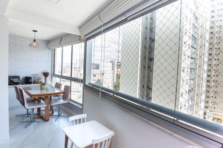Apartamento à venda com 69m², 2 quartos e 2 vagasVaranda da sala 
