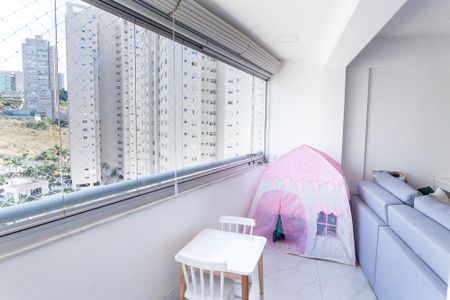 Apartamento à venda com 69m², 2 quartos e 2 vagasVaranda da sala 