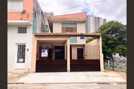 Casa à venda com 95m², 2 quartos e 2 vagasFachada