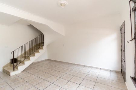 Casa à venda com 95m², 2 quartos e 2 vagasSala