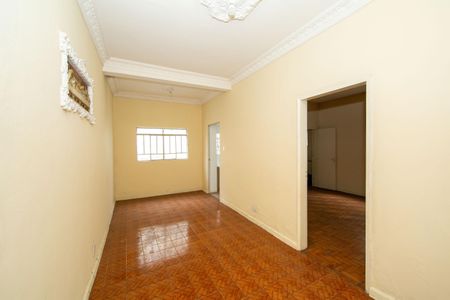 Casa à venda com 180m², 3 quartos e 2 vagasSALA