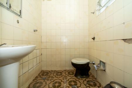 Casa à venda com 180m², 3 quartos e 2 vagasBANHEIRO2