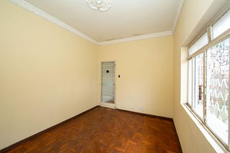 Casa à venda com 180m², 3 quartos e 2 vagasSALA