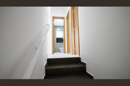 Casa de condomínio para alugar com 67m², 2 quartos e 1 vaga Casa de condomínio para alugar com 67m², 2 quartos e 1 vagaEscada