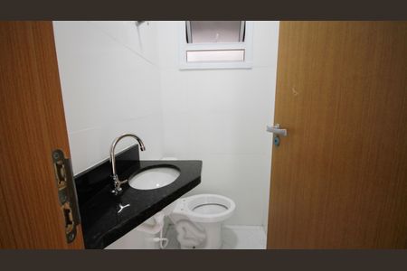 Casa de condomínio para alugar com 67m², 2 quartos e 1 vaga Casa de condomínio para alugar com 67m², 2 quartos e 1 vagaBanheiro Social