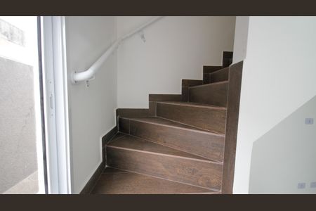 Casa de condomínio para alugar com 67m², 2 quartos e 1 vaga Casa de condomínio para alugar com 67m², 2 quartos e 1 vagaEscada