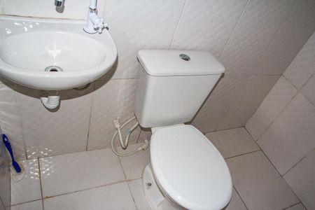 Banheiro social de casa de condomínio à venda com 2 quartos, 42m² em Chácara Belenzinho, São Paulo