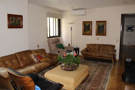 Apartamento para alugar com 2 quartos, 235m² em Higienópolis, São Paulo