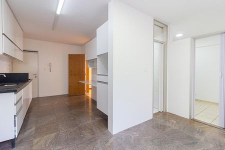 Apartamento para alugar com 156m², 3 quartos e 1 vaga Apartamento para alugar com 156m², 3 quartos e 1 vagaCozinha e Área de Serviço