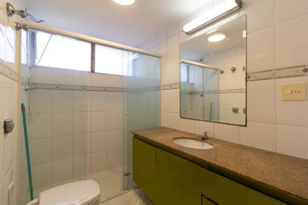 Banheiro de apartamento para alugar com 3 quartos, 156m² em Cerqueira César, São Paulo