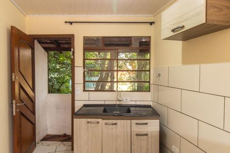 Cozinha de kitnet/studio para alugar com 1 quarto, 20m² em Novo Mundo, Curitiba