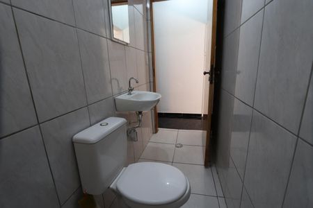 Banheiro de casa para alugar com 1 quarto, 40m² em Parque Luis Mucciolo, São Paulo