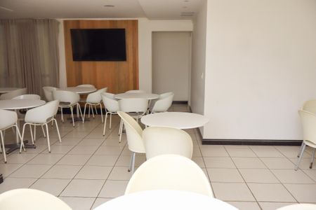 Apartamento para alugar com 80m², 2 quartos e 1 vagaÁrea comum - Salão de festas