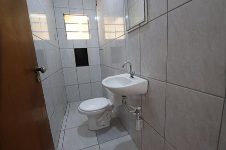 Casa à venda com 200m², 4 quartos e 4 vagasBanheiro Casa 2