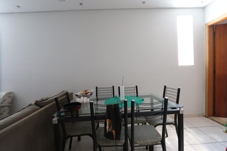 Casa à venda com 200m², 4 quartos e 4 vagasSala e Cozinha