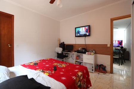 Suíte de casa à venda com 4 quartos, 200m² em Parque Luis Mucciolo, São Paulo