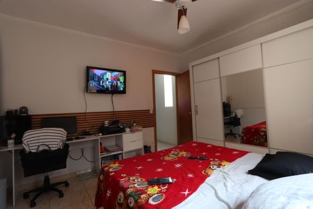 Suíte de casa à venda com 4 quartos, 200m² em Parque Luis Mucciolo, São Paulo