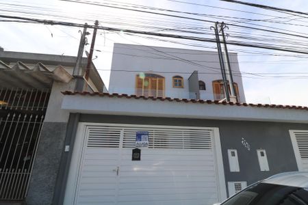 Casa para alugar com 100m², 2 quartos e 1 vagaFachada