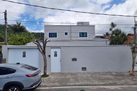 Casa à venda com 280m², 4 quartos e 3 vagasFachada