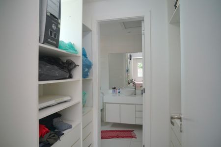 Casa à venda com 280m², 4 quartos e 3 vagasCloset 