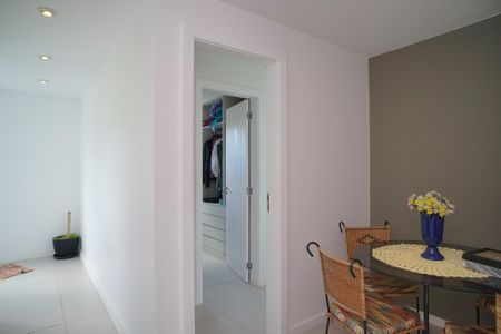 Casa à venda com 280m², 4 quartos e 3 vagasCorredor