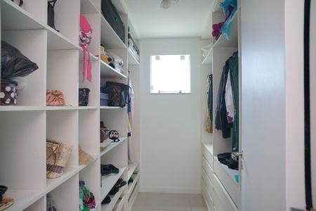 Casa à venda com 280m², 4 quartos e 3 vagasCloset do quarto 4