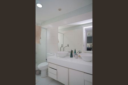 Casa à venda com 280m², 4 quartos e 3 vagasBanheiro do Quarto 1