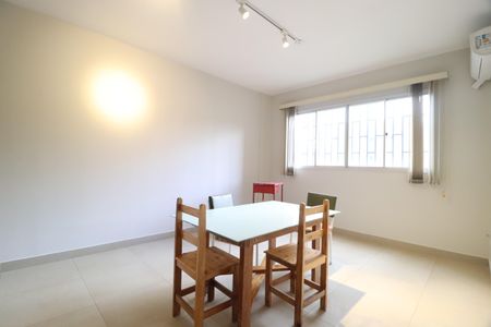 Sala de apartamento para alugar com 2 quartos, 75m² em Santa Mônica, Uberlândia