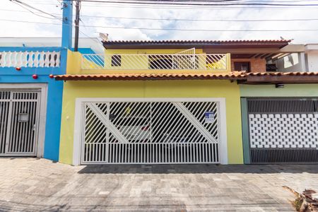 Casa à venda com 187m², 3 quartos e 2 vagas Casa à venda com 187m², 3 quartos e 2 vagasFachada