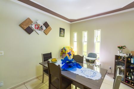 Casa à venda com 187m², 3 quartos e 2 vagas Casa à venda com 187m², 3 quartos e 2 vagasSala de Jantar