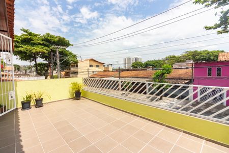 Casa à venda com 187m², 3 quartos e 2 vagas Casa à venda com 187m², 3 quartos e 2 vagasvaranda