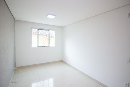 Sala de apartamento à venda com 2 quartos, 58m² em Cabral, Contagem