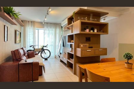 Apartamento à venda com 81m², 2 quartos e 1 vagaSala