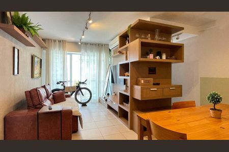 Sala de apartamento à venda com 2 quartos, 81m² em Barra Olímpica, Rio de Janeiro