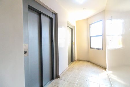 Apartamento à venda com 55m², 2 quartos e 1 vaga Apartamento à venda com 55m², 2 quartos e 1 vagaHall