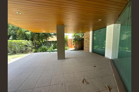 Casa à venda com 1000m², 5 quartos e 7 vagasFachada