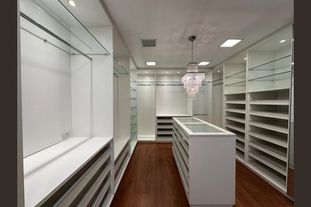 Casa à venda com 1000m², 5 quartos e 7 vagasCloset da suíte 3
