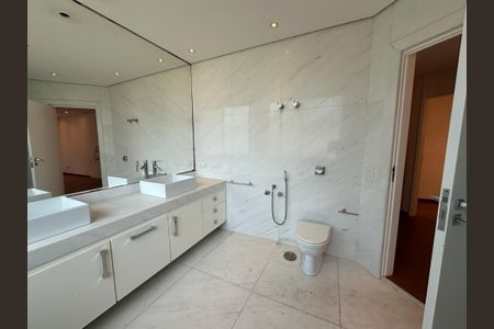 Casa à venda com 1000m², 5 quartos e 7 vagasBanheiro da Suíte 3