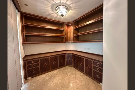 Casa à venda com 1000m², 5 quartos e 7 vagasEscritório